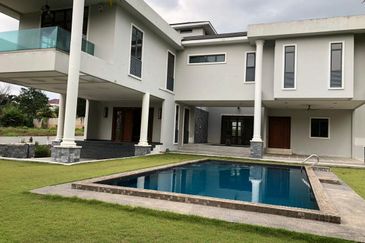 Country Heights Bungalow wt swimming pool