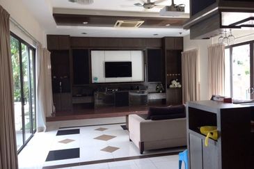 2 storey bungalow wt swimming pool