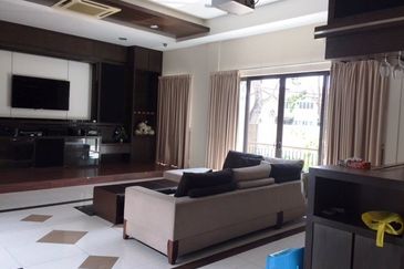 2 storey bungalow wt swimming pool