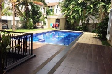 2 storey bungalow wt swimming pool