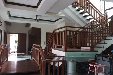 2 storey bungalow wt swimming pool