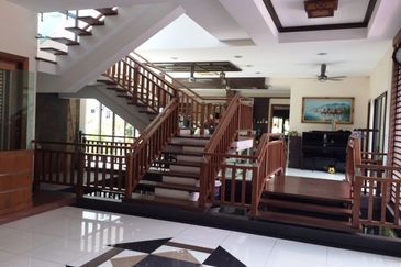 2 storey bungalow wt swimming pool