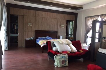 2 storey bungalow wt swimming pool