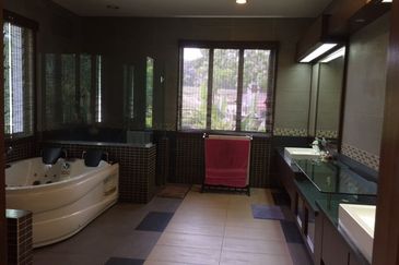 2 storey bungalow wt swimming pool