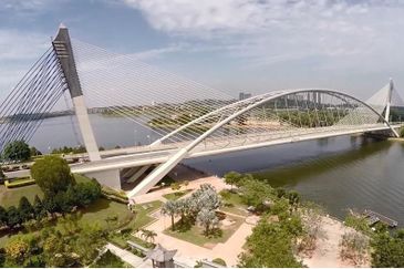 7.915 acres Commercial Land for sale