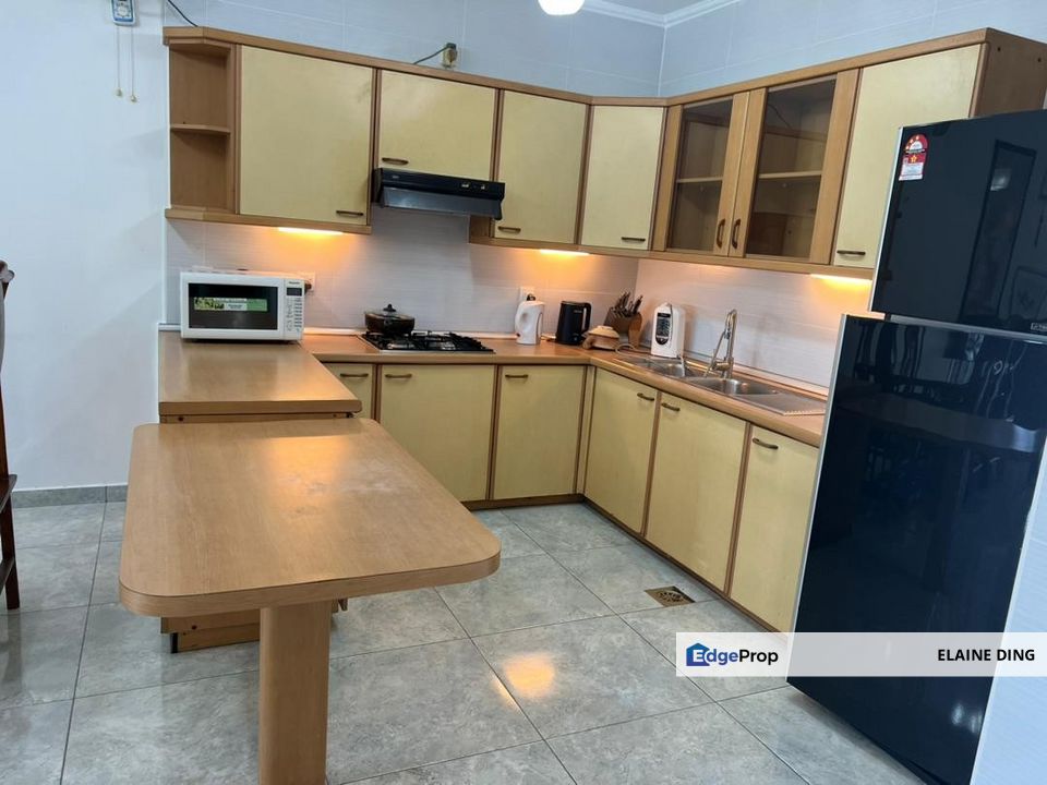 Lake view Town house Upper unit, Selangor, Country Heights