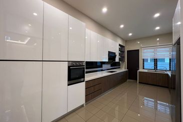 Restree Country Heights Kajang Super Semi D