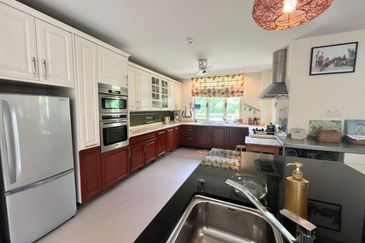 2 storey bungalow Pinggir Embun Pagi