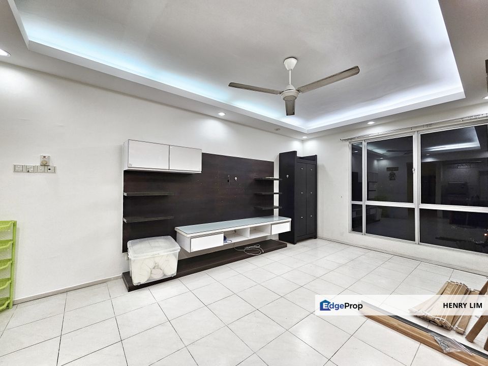 Golf View condo Walking Distance to MRT , Selangor, Tropicana