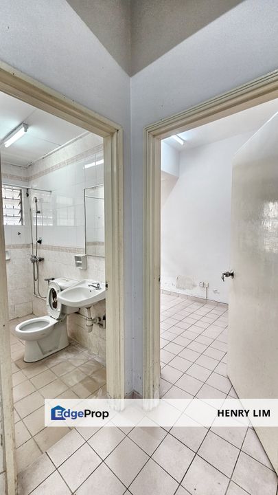 Gated & Guarded 2 Storey Link House in Damansara, Selangor, Petaling Jaya