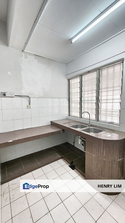 Gated & Guarded 2 Storey Link House in Damansara, Selangor, Petaling Jaya