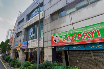 Freehold  6-Storey Shop in China Town area