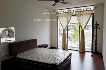 Summerglades, Perdana Lakeview West