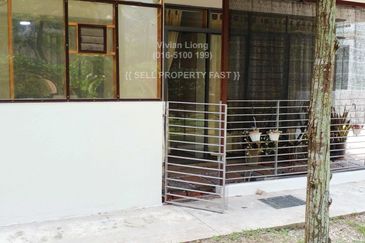 Summerglades, Perdana Lakeview West