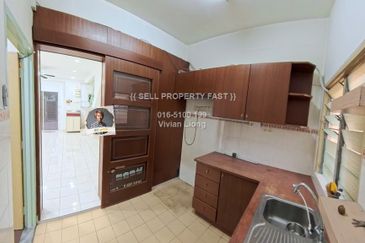 2sty House Taman SERI EMAS, Sungai Chua, Kajang (Renovated, Facing OPEN, Can Park 3~4 cars)