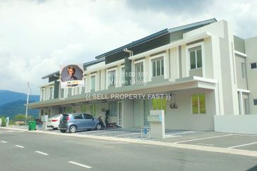 GARDEN VILLA @ Taman Tasik Semenyih Permai (1200sf with Balcony, 3room 2bath 2parking)