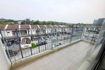GARDEN VILLA @ Taman Tasik Semenyih Permai (1200sf with Balcony, 3room 2bath 2parking)