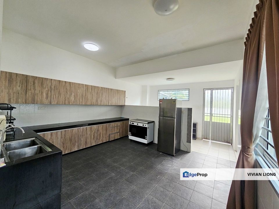 (CORNER with Huge Private Garden) 3sty Superlink (38x100sf) Tmn Nadayu 92, Kajang 2, Selangor, Semenyih