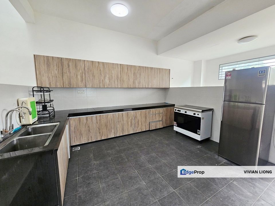 (CORNER with Huge Private Garden) 3sty Superlink (38x100sf) Tmn Nadayu 92, Kajang 2, Selangor, Semenyih