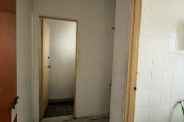 Medan Idaman Business Centre