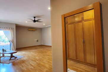 Persiaran Puncak Alam 1 