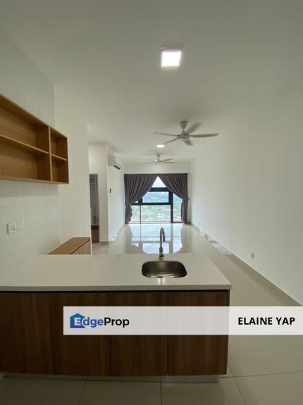 Part furnished 2 rooms unit for rent in Pacific Star , Selangor, Petaling Jaya