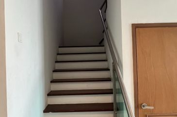 Royal Regent Sri Putramas III