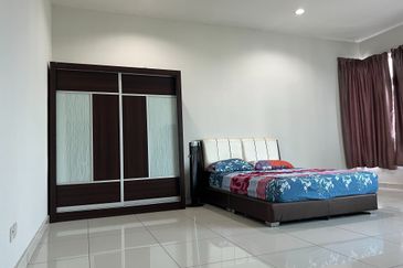 Royal Regent Sri Putramas III