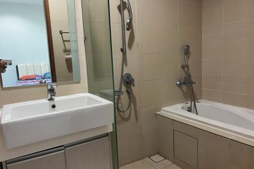 Royal Regent Sri Putramas III