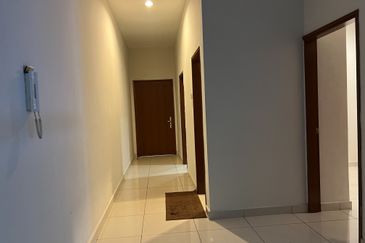 Royal Regent Sri Putramas III