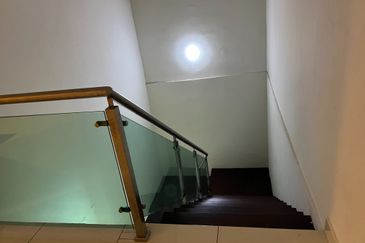 Royal Regent Sri Putramas III