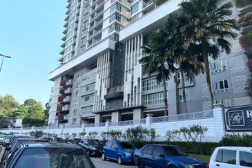 Royal Regent Sri Putramas III