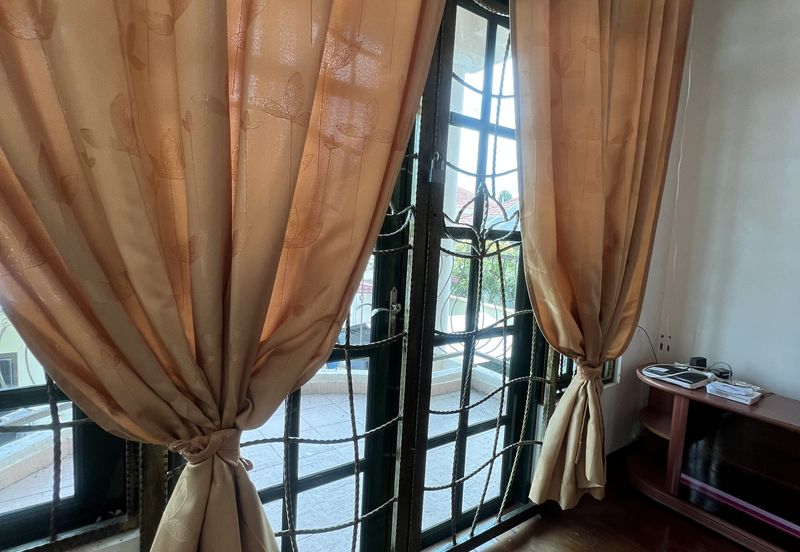 Jalan Warisan Setia 5/9