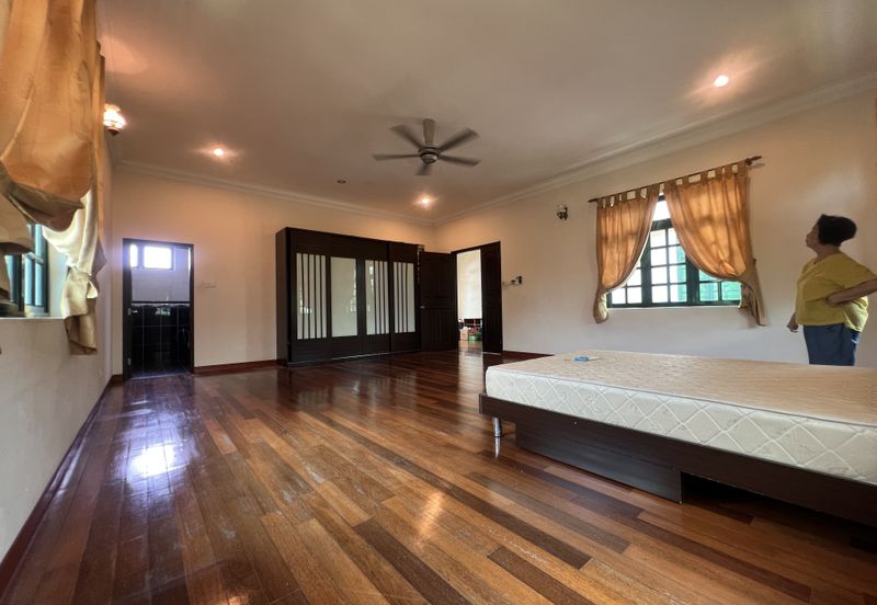 Jalan Warisan Setia 5/9