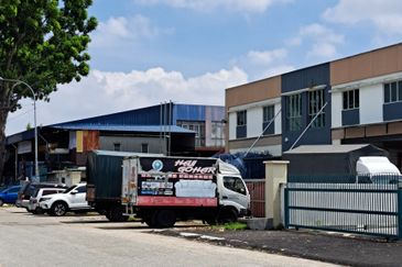 Link Factory 1.5 storey for RENT @ Puchong.