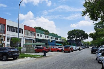 Link Factory 1.5 storey for RENT @ Puchong.