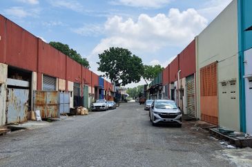 Link Factory 1.5 storey for RENT @ Puchong.