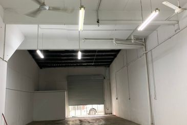 Link Factory 1.5 storey for RENT @ Puchong.