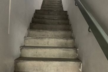 Link Factory 1.5 storey for RENT @ Puchong.