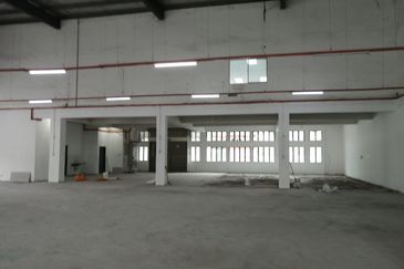 Limited semi-d factory for RENT in this prime location.