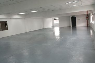 Limited semi-d factory for RENT in this prime location.