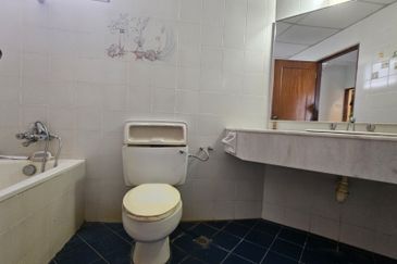 Marina Tower, Ratu Mutiara