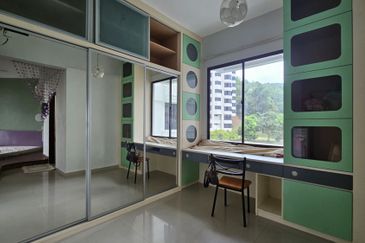 Marina Tower, Ratu Mutiara