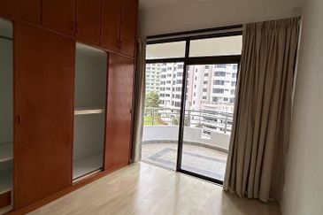 Marina Tower, Ratu Mutiara