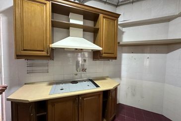 Marina Tower, Ratu Mutiara