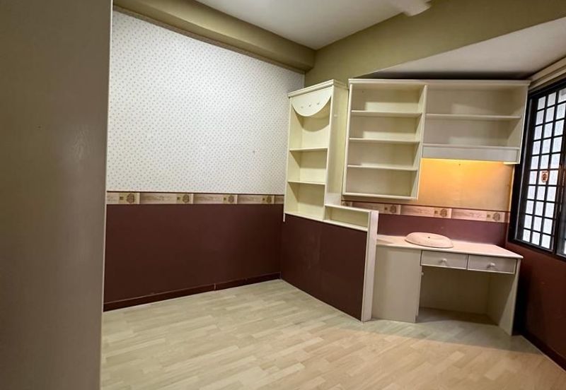 Marina Tower, Ratu Mutiara