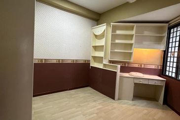 Marina Tower, Ratu Mutiara