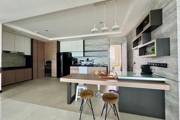 Infinity Beachfront Super Condominium