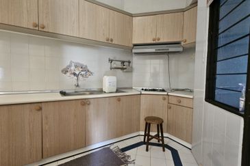 Marina Tower, Ratu Mutiara