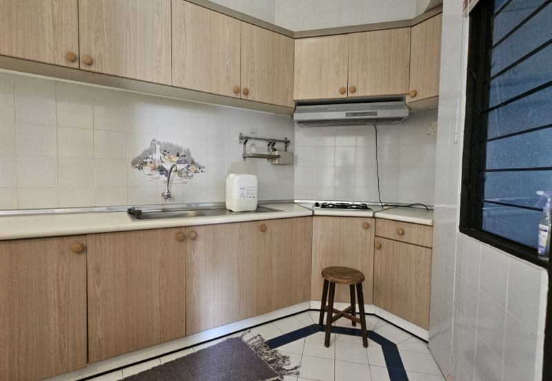 Marina Tower, Ratu Mutiara